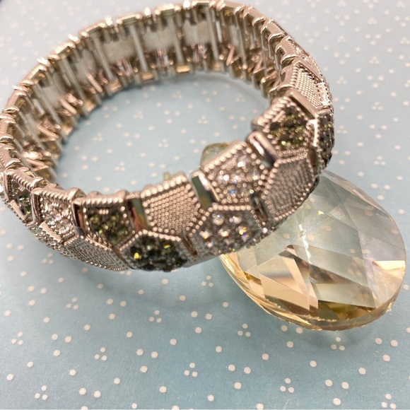 Jewelry - Wide Chunky Rhinestone Silver Tone Stretch Bracelet